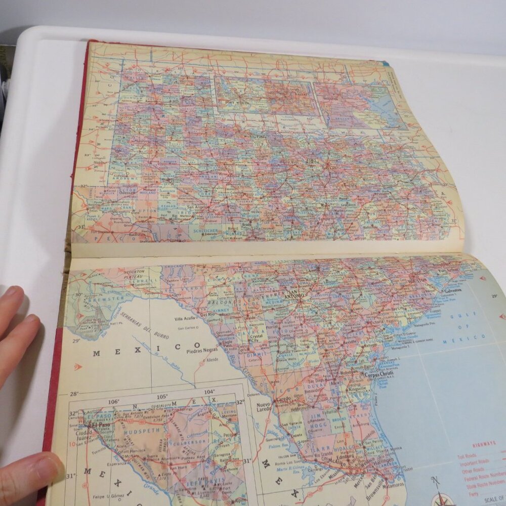 Vintage Hammond's 1960's New Era Atlas of the World Maps Hardback Book Collect